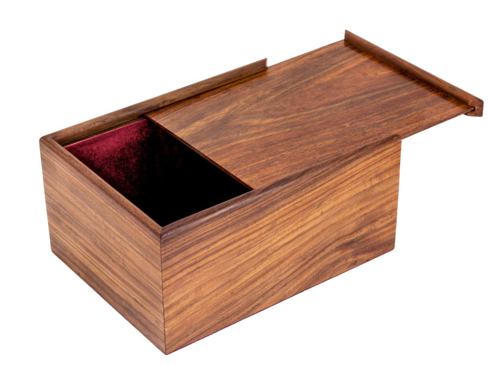 Drewniana skrzynia na figury szachowe z przesuwaną pokrywą duża