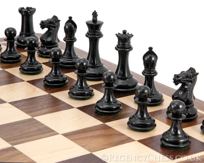 Zestaw szachowy Sovereign Ebony i Walnut z etui z drewna korzeniowego (Hover Image)