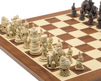 Berkeley Chess — Zestaw szachowy „Alicja w Krainie Czarów” (rdzawy i mahoniowy)