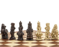 Berkeley Chess — Zestaw szachowy „Alicja w Krainie Czarów” (rdzawy i mahoniowy)