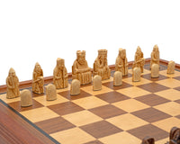 Regency Chess Isle of Lewis — luksusowy zestaw szachowy w szafce z mahoniową ramą