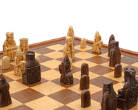 Regency Chess Isle of Lewis — luksusowy zestaw szachowy w szafce z mahoniową ramą